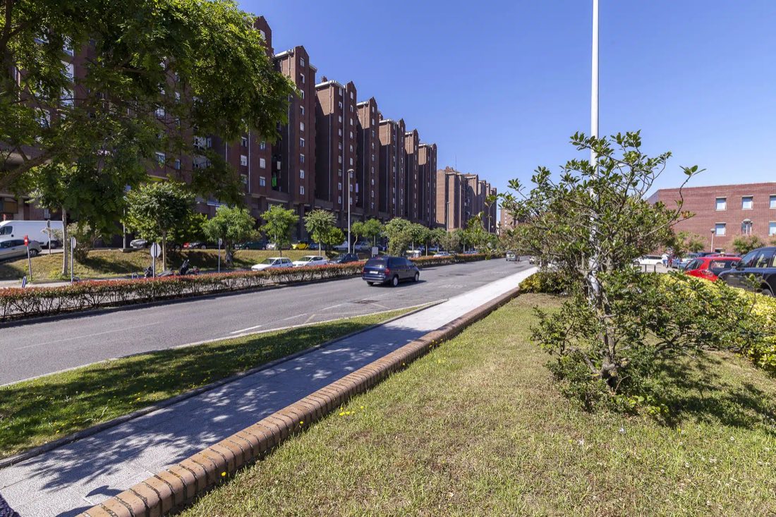 Avenida de los Castros en Santander, junto al campus universitario